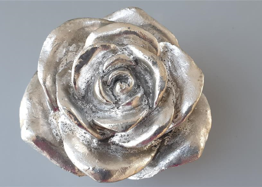 Rose Polyresin altsilber